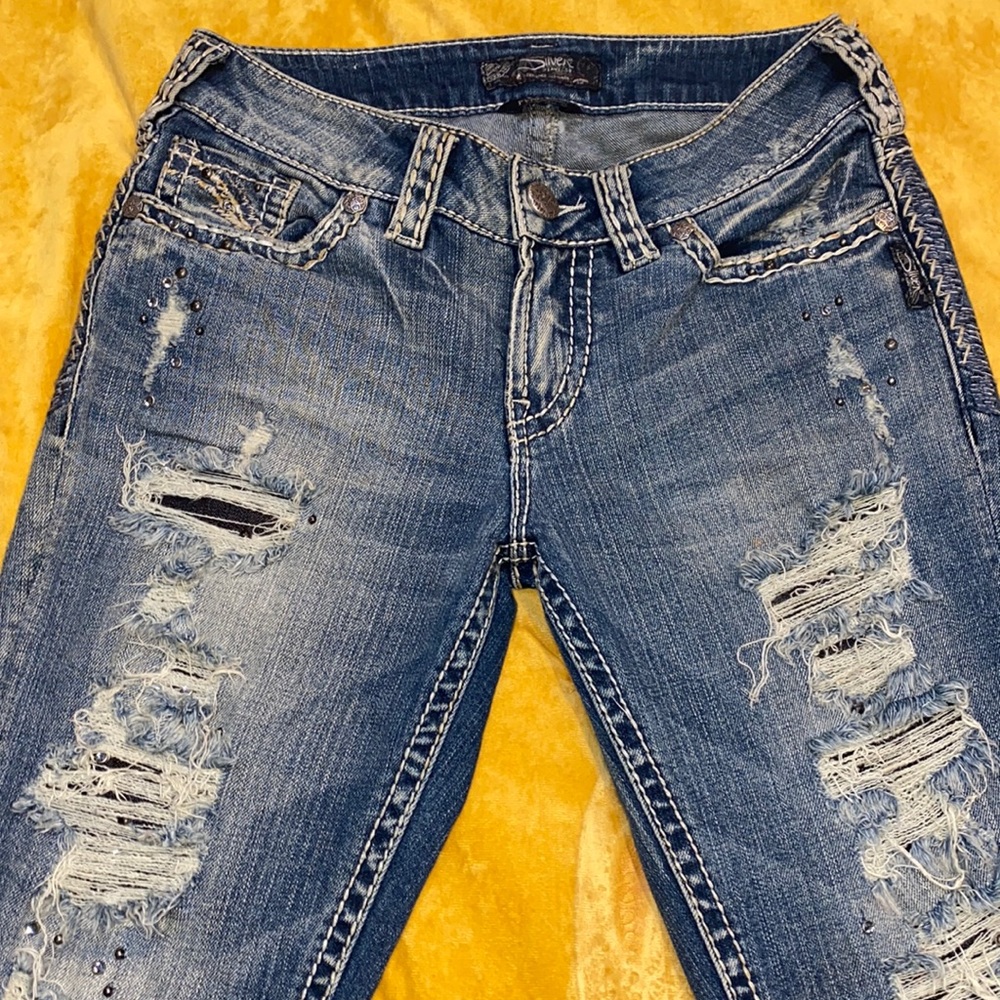 Silver Jeans 👖- Distressed denim